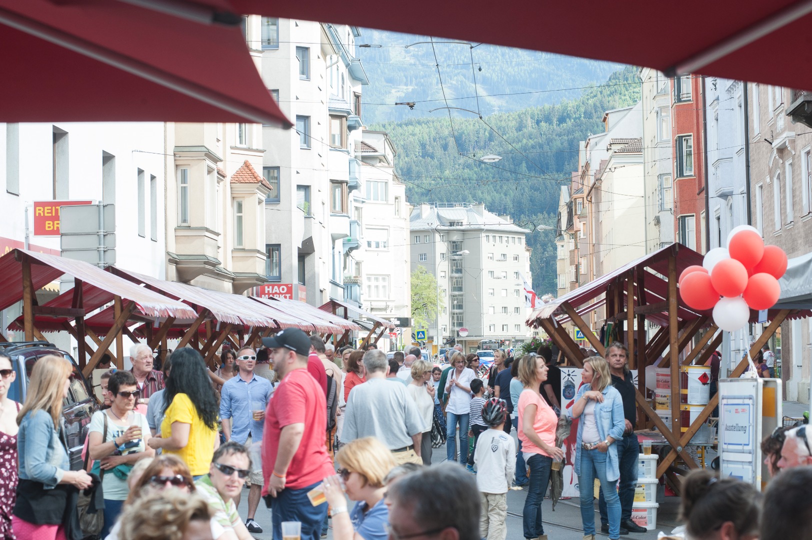 Viele BesucherInnen bei den Stadtteilfesten in Pradl und Wilten: Neben musikalischer Unterhaltung kamen auch Kultur, Sport und Spaß nicht zu kurz.