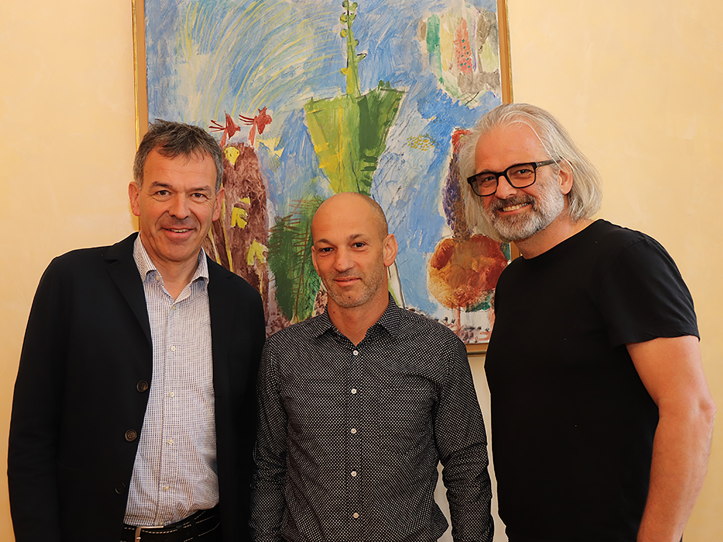 Zwei Vertreter der Kammer der ZiviltechnikerInnen Tirol und Vorarlberg statteten vor Kurzem Bürgermeister Georg Willi einen Antrittsbesuch ab: Präsident Hanno Vogl-Fernheim (r.) sowie der Vorsitzende der Sektion Architekten, Christian Höller (l.), tauschten sich mit Innsbrucks Stadtoberhaupt in einem interessanten Gespräch angeregt aus.